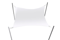 Voile d'ombrage rectangulaire blanche imperméable 4,2x4,7 m fixée sur quatre poteaux