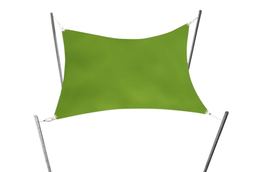 Voile d'ombrage rectangulaire verte de 3x4,5 m fixée sur quatre poteaux