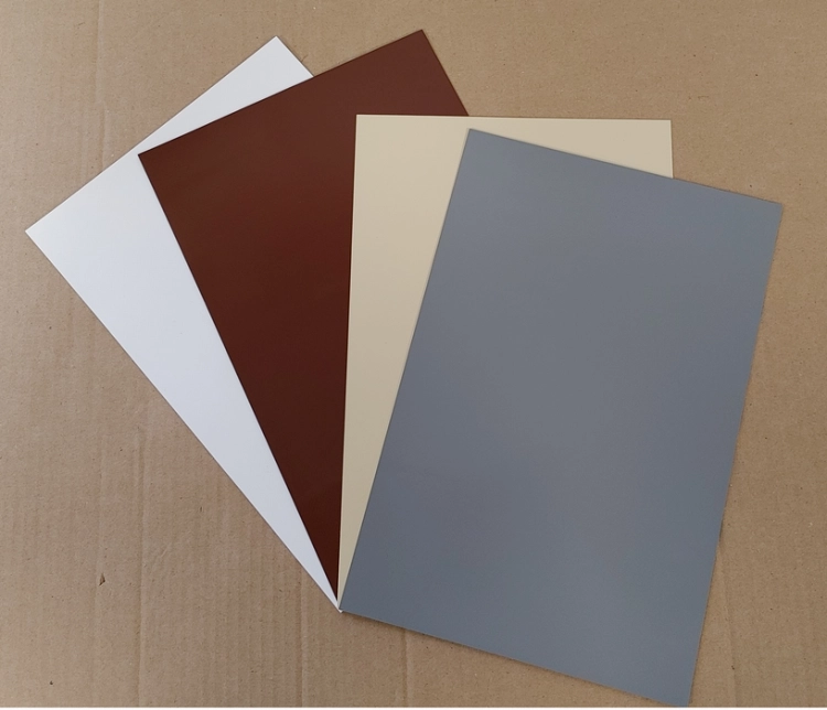 Échantillons de matériau PVC pour toit de terrasse toutes saisons en blanc, marron, crème et gris