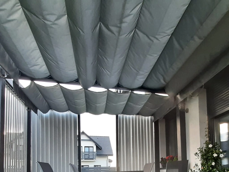 Store bateau d’extérieur Premium imperméable gris, protection contre le soleil et la pluie sur la terrasse