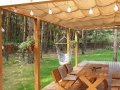Vela ombreggiante avvolgibile Premium beige impermeabile 2,5x3 m montata su una pergola in legno per terrazza