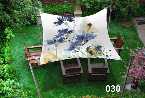 Voile d'ombrage imperméable 3x4,5 m avec motif floral au-dessus d'un salon de jardin en bois sur la pelouse