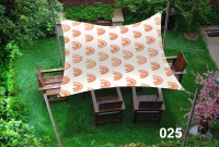 Voile d'ombrage imperméable 3x5 m à motifs orange au-dessus de meubles de jardin en bois