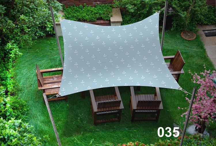 Voile d'ombrage imperméable 3x5 m avec ancrages, protégeant des meubles en bois sur une pelouse verte