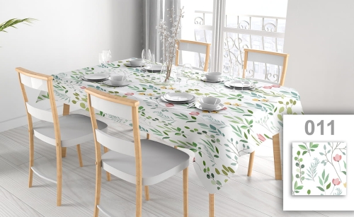 Plamoodporny obrus reklamowy z kolorowym nadrukiem roślinnym na stole w jadalni z białymi krzesłami