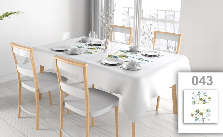 Wit vlekbestendig tafelkleed met een verfijnd plantenmotief, gedekt voor de lunch op een eettafel voor vier personen
