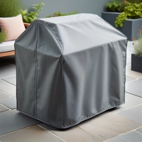 Housse de protection grise sur mesure pour meubles de jardin sur une terrasse près de plantes en pots