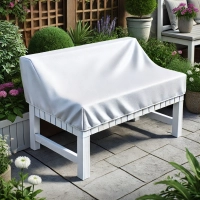 Housse de protection blanche sur mesure pour un banc de jardin blanc entouré de verdure et de fleurs sur la terrasse