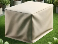 Housse de protection beige sur mesure pour meubles de jardin, adaptée à une forme rectangulaire sur la pelouse