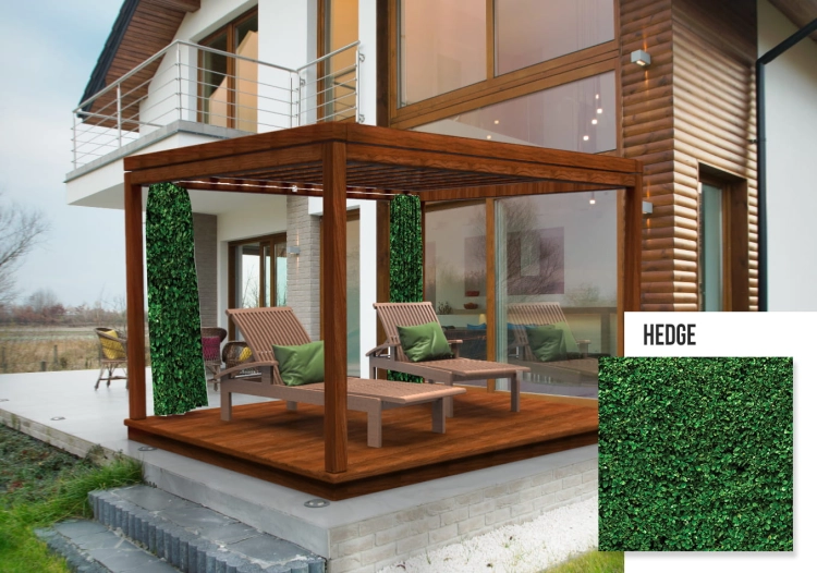 Pergola en bois avec deux lits de jardin et rideaux d'extérieur verts à imprimé haie suspendus verticalement