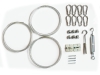 Kit de montaje para toldo vela con cables de acero, mosquetones, abrazaderas y tensor sobre fondo blanco